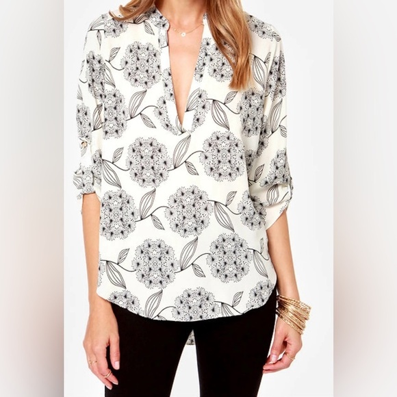 Lulus Floral Print Tunic V Neck 3/4 Sleeves Lightweight Medium - Picture 1 of 14